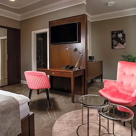 Anna Hotel 4*