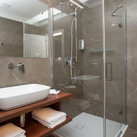 Anna Hotel 4*