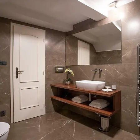 Anna Hotel 4*