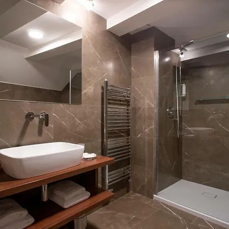 Anna Hotel 4*
